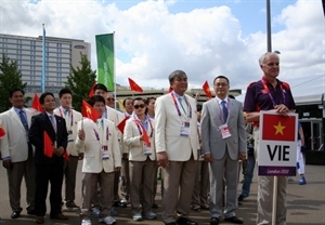Le drapeau du Vietnam hissé au Village Olympique